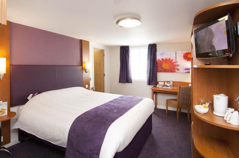 Premier Inn Premier Inn Southend Airport מראה חיצוני תמונה