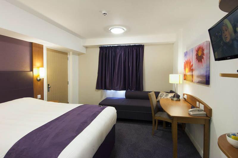 Premier Inn Premier Inn Southend Airport מראה חיצוני תמונה